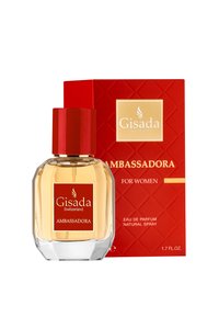Perfum Gisada Ambassadora, szklana butelka 1,7 fl. oz. z czerwoną nakrętką, zapakowana w pudełko w czerwono-złotym wzorze, z napisem "Eau de Parfum."