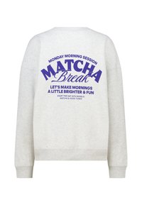 Sweat-shirt gris à coupe décontractée. Présente un texte graphique violet au dos, comprenant "MATCHA Break" et des slogans ludiques.