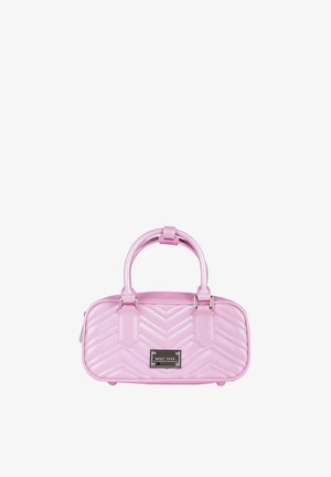 Piccola borsa rosa lucida con motivo a chevron trapuntato, manici arrotondati e targa rettangolare in metallo con il marchio sul davanti.