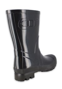 Botte de pluie en caoutchouc noir avec une finition lisse, bout rond, semelle texturée et un accent de design sur le côté ressemblant à une bouclerie.