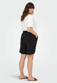 ONLY Carmakoma CARTHYRA HOHE TAILLE NORMAL GESCHNITTEN - Šortky - phantom