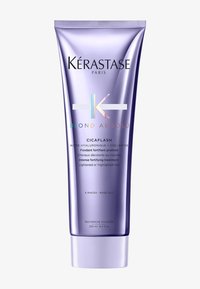 Kérastase Cicaplash-behandling i en lilla plasttube; har en blank finish, tydelig preget logo og detaljert produktinformasjon på flere språk.