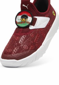 Puma SCUDERIA FERRARI - Slip-ons - intense red rosso corsa