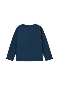 Langarmshirt van donkerblauw katoen, met een ronde halslijn en een eenvoudige, gladde textuur zonder patronen of accenten.