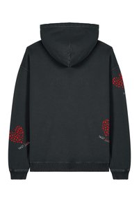 Fekete kapucnis pulóver kenguruzsebbel, piros szívmintákkal az ujjakon, és fehér "SWEET" felirattal. Pamut keverék, puha tapintással.