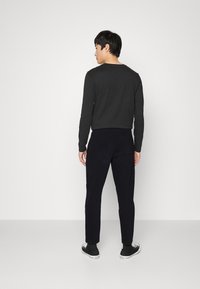 Marc O'Polo PANTS FRONT AND BACK POCKETS - Calças de fato de treino - black