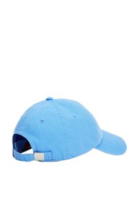 Blaues Baseballcap aus strukturiertem Stoff. Verfügt über einen gebogenen Schirm, einen verstellbaren Riemen und ein kleines Etikett auf der Rückseite.