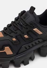 Steve Madden PRIZE - Zapatillas - black