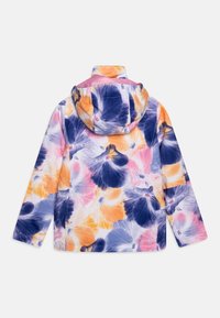 Vattentät jacka med blommönster i rosa, orange och blå nyanser. Den har huva och långa ärmar. Slät textur.