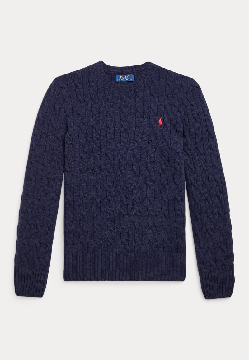 Maglione blu navy a trecce con maniche lunghe, scollo rotondo e piccolo logo Polo Ralph Lauren rosso sul petto sinistro.