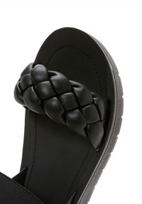 Derimod Sandali con plateau - black