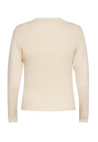 Beige gebreide trui, ronde halslijn, lange mouwen, ribbelstructuur, aansluitend design, plain achterkant zonder versieringen of patronen.