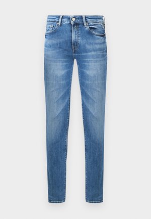 Lichtblauwe denim jeans met een slim fit. Kenmerken zijn een knoopsluiting, vijf zakken en een gewassen textuur op de dijen.