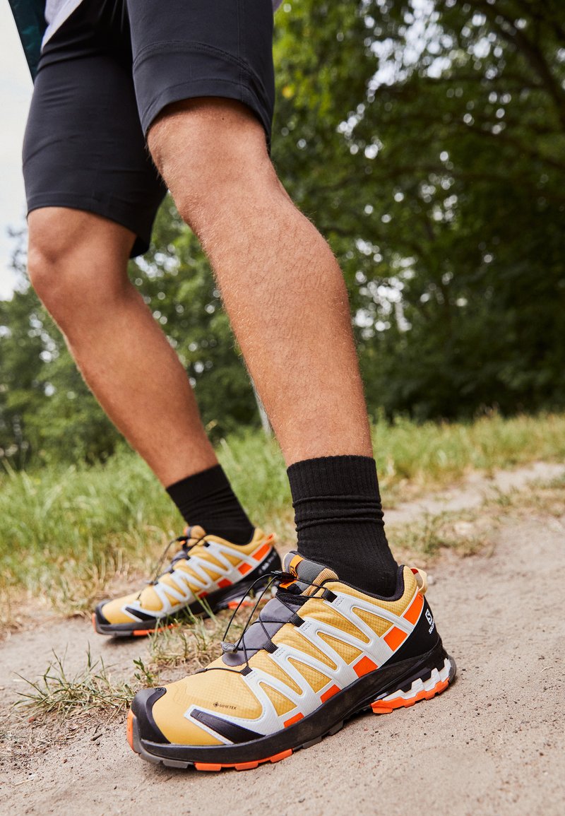 Herren Laufschuhe | Salomon XA PRO 3D V8 GTX Laufschuh Trail fall leaf/vibrant orange/white/beige - JE60024 Herren Laufschuhe | Salomon XA PRO 3D V8 GTX Laufschuh Trail fall leaf/vibrant orange/white/beige - JE60024