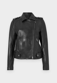 Fekete bőrdzseki motoros stílusban, aszimmetrikus elülső cipzárral, cipzáras oldalzsebekkel, vállpántokkal és állítható patentos pántokkal a deréknál.