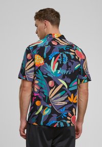 Urban Classics RESORT - Button down-skjorte - blackfruity