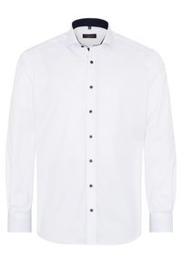 Camicia bianca a maniche lunghe con colletto button-down, dotata di bottoni blu navy e un design del colletto accentuato. Tessuto dalla consistenza liscia.