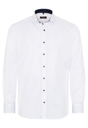 Weißes langärmliges Hemd mit Button-Down-Kragen, ausgestattet mit navyblauen Knöpfen und einem auffälligen Kragenmuster. Glatte Stofftextur.