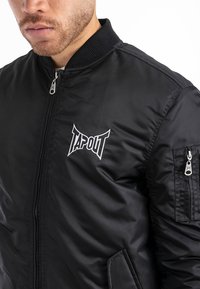 Tapout CHASHIERS - Bomber-jakk - black white