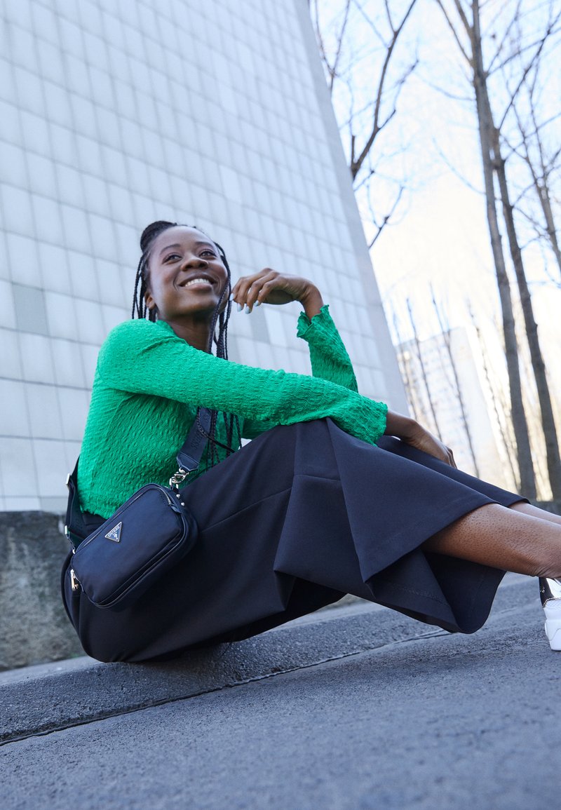 Guess LITTLE BAY CROSSBODY CAMERA Across body bag black Zalando.ie