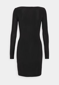 Robe noire cintrée à manches longues avec un décolleté droit et un ourlet arrivant au genou, vue de dos sur un fond uni.