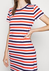 J.CREW Robe en jersey - red
