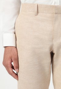 Isaac Dewhirst THE WEDDING LOOK SLIM - Κοστούμι - taupe