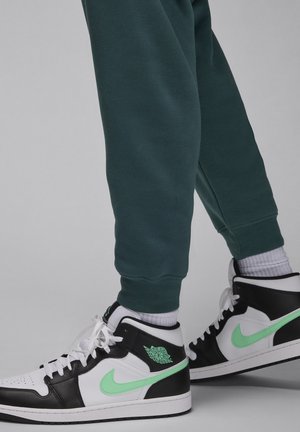 Jordan BASELINE PANT - Tréningruha alsók - oxidised green light dew