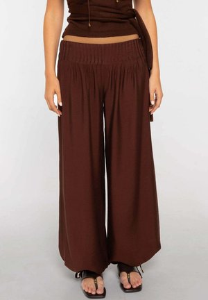 THE-ARE, PANTALÓN ANCHO LARGO FLUIDO CON JARETAS DE MUJER - Pantalones - marrón
