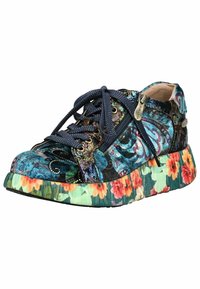 Baskets multicolores avec une semelle à motif floral, en tissu paisley bleu, bout arrondi, lacets, et accents métalliques.
