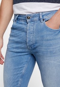 Gym King Vaqueros pitillo - blue denim