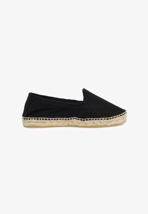 Mustad espadrillide tüüpi sussidega king, millel on tekstureeritud kangast pealne ja punutud jutumaterjalist tall, ümara varba ja minimalistliku disainiga.