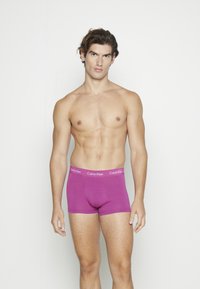 Calvin Klein Underwear - LOW RISE TRUNK 3 PACK - Bokserbriefs - wild aster/grey heather/arctic green Miniatyrbilde 1