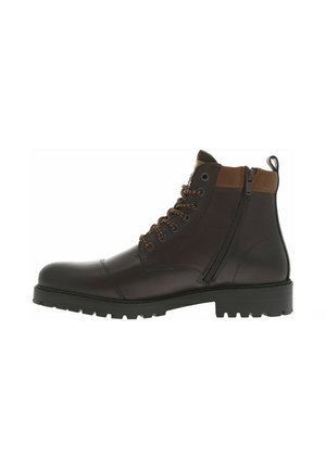 Bottines en cuir marron avec une finition texturée, à lacets sur le devant, zip sur le côté et semelle épaisse. Présente un accent marron près du col.