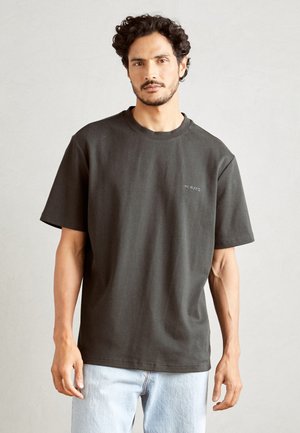 Antony Morato INJECTION LOGO PRINT - Lihtne T-särk - forest green