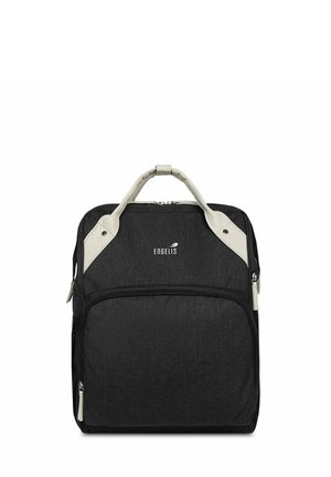 Schwarzer Stoffrucksack mit strukturierter Oberfläche, cremefarbenen Akzenten, einem Tragegriff oben und einer vorderen Reißverschlusstasche.