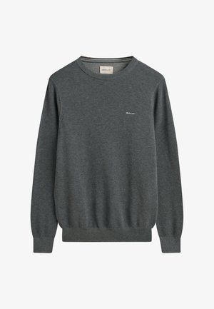 Harmaa neule, jossa on teksturoitu neulonta, pyöreä kaula-aukko ja resorit hihansuissa. Sisältää pienen valkoisen logon rinnassa.