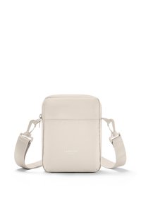 Beige rechteckige Schultertasche aus weichem Stoff, mit verstellbarem Riemen und einer vorderen Reißverschlusstasche. Logo auf der Vorderseite geprägt.