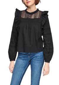 Schwarze Bluse mit einer Spitzen-Einlage am Ausschnitt, Rüschen an den Schultern und langen Ärmeln mit gestreiften Ausschnitten. Strukturiertes Gewebe.