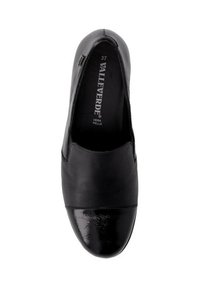 Scarpa in pelle nera con un design elegante, caratterizzata da una punta lucida nera e un tacco opaco. Marcata con "VALLVERDE" e taglia 37.