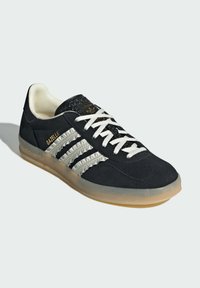 adidas Originals GAZELLE INDOOR - Trainers - core black cream white gum
