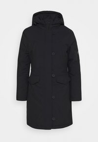 Svart parka med huva, dragkedja och knappstängning, två framfickor och en sidoficka. Tillverkad av slät, vattentålig tyg.