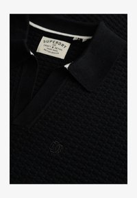 Unausgewählt, black