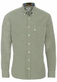 Camisa de cuadros verdes y blancos con botón; cuenta con un collar, mangas largas, un bolsillo en el pecho y un logotipo bordado.