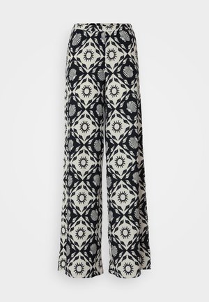 Pantaloni largi cu un model alb-negru, având motive cu soare și scoici. Fabricati dintr-un material ușor, cu un tiv confortabil.