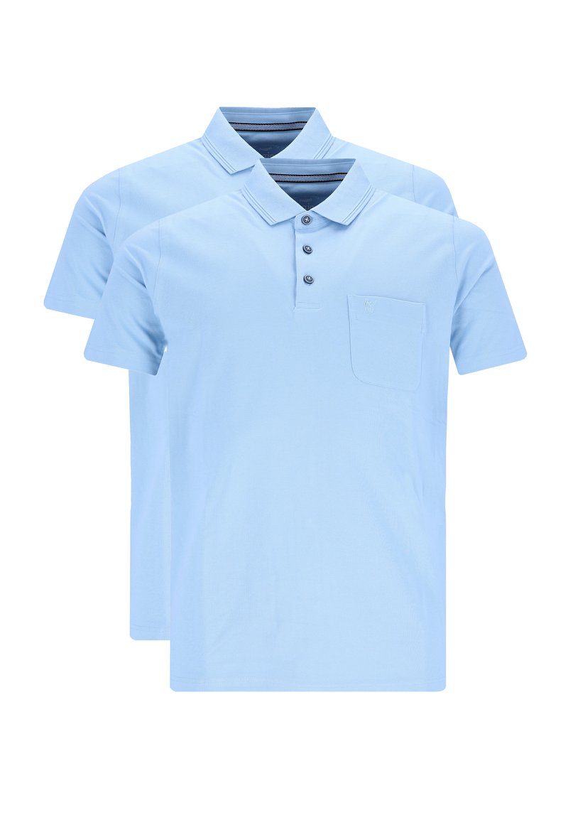 Lyseblå polo-shirts lavet af åndbart stof, med en tre-knaps knaplukning, en brystlomme og kontrastfarvet krave-design.