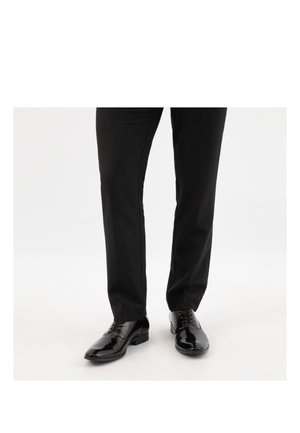 Wojas Veterschoenen - czarny