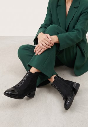 VENEZIA, HIGH HEELED ANKLE BOOTS - Støvletter - black