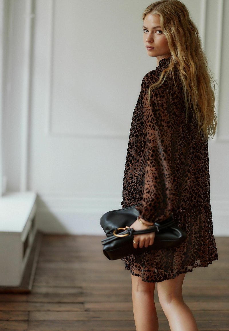 Next REGULAR FIT - TIE FRONT TIERED LONG SLEEVE MINI - Day dress - animal leopard print/brown - Zalando Next REGULAR FIT - TIE FRONT TIERED LONG SLEEVE MINI - Day dress - animal leopard print/brown - Zalando