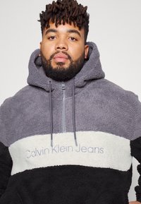Calvin Klein Jeans Plus BLOCKING HOODIE - Sweatshirt com capuz - black
